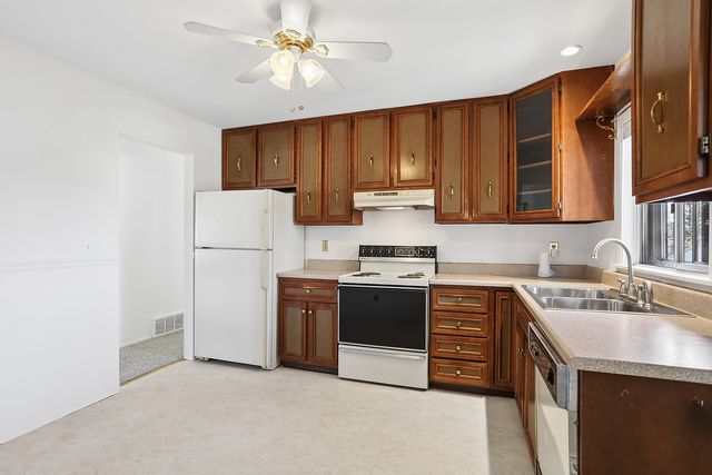 700 Hayward Avenue, Streamwood, IL 60107