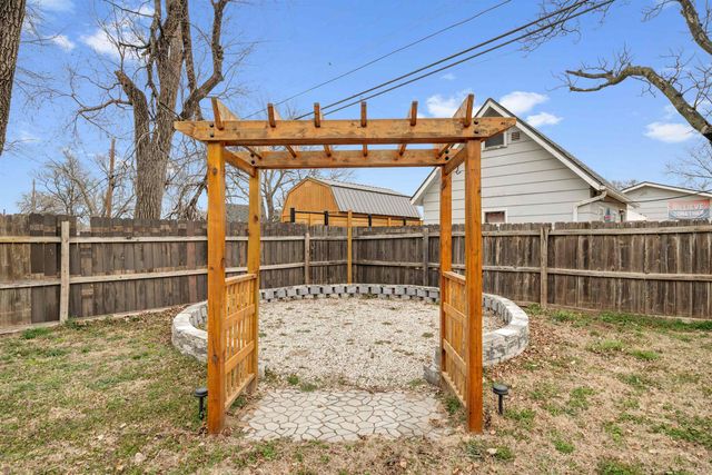 400 N Baehr St, Wichita, KS 67212