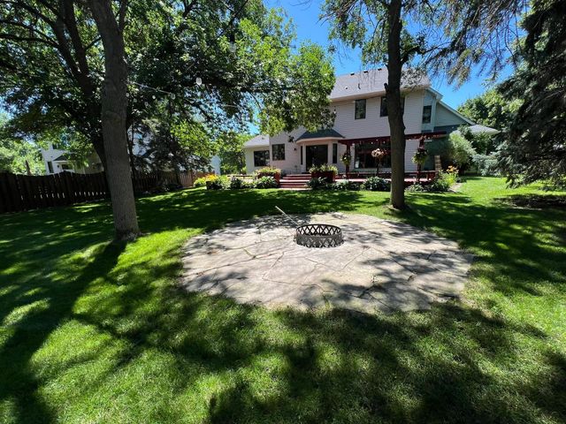 8441 W Lake Drive, Chanhassen, MN 55317