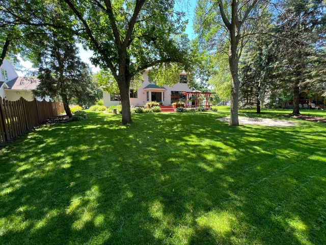 8441 W Lake Drive, Chanhassen, MN 55317