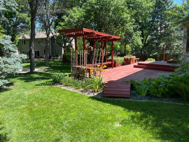 8441 W Lake Drive, Chanhassen, MN 55317