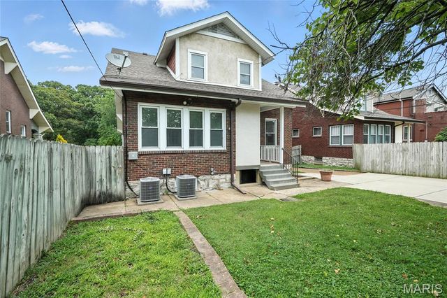 3670 Loughborough Avenue, St Louis, MO 63116