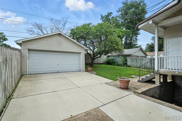 3670 Loughborough Avenue, St Louis, MO 63116