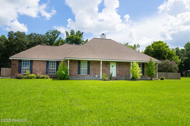 1034 Hollow Oaks Road, Breaux Bridge, LA 70517