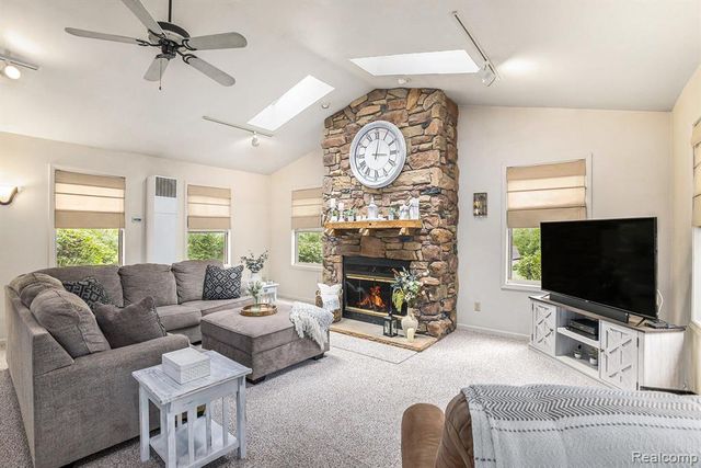 8450 Pineview Lake Drive, Linden, MI 48451