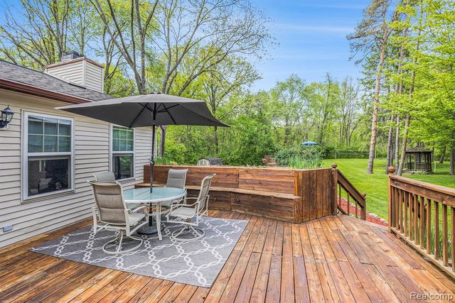 8450 Pineview Lake Drive, Linden, MI 48451