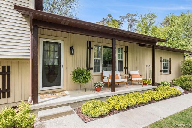 8450 Pineview Lake Drive, Linden, MI 48451