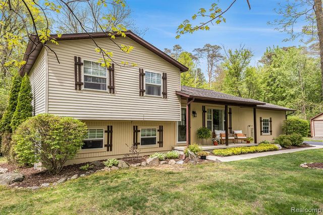 8450 Pineview Lake Drive, Linden, MI 48451