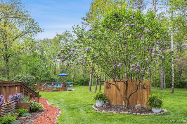 8450 Pineview Lake Drive, Linden, MI 48451
