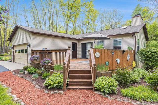 8450 Pineview Lake Drive, Linden, MI 48451