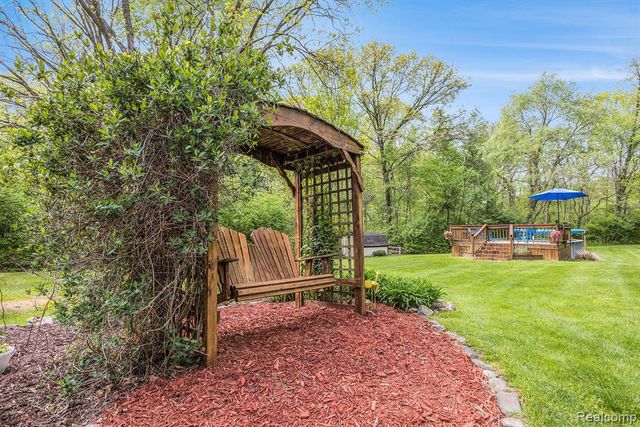 8450 Pineview Lake Drive, Linden, MI 48451