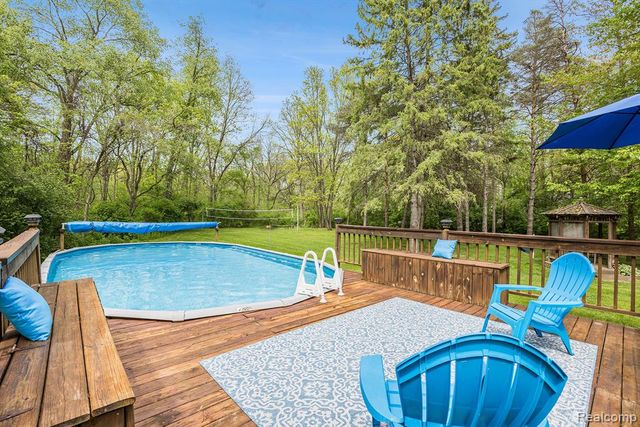 8450 Pineview Lake Drive, Linden, MI 48451