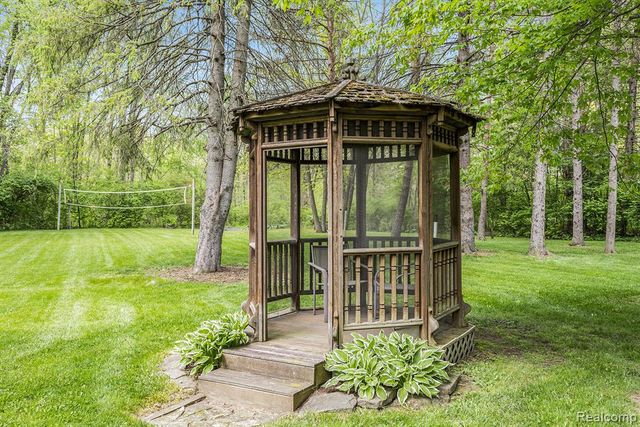 8450 Pineview Lake Drive, Linden, MI 48451