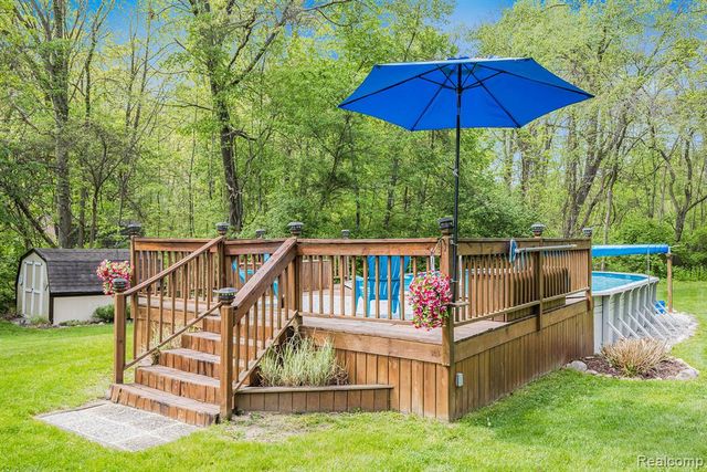 8450 Pineview Lake Drive, Linden, MI 48451