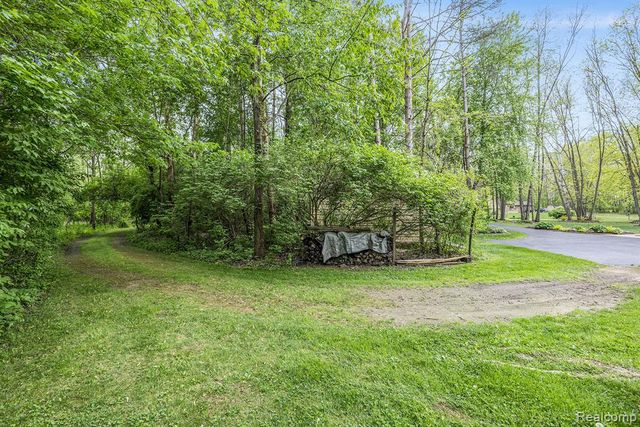 8450 Pineview Lake Drive, Linden, MI 48451