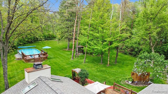 8450 Pineview Lake Drive, Linden, MI 48451