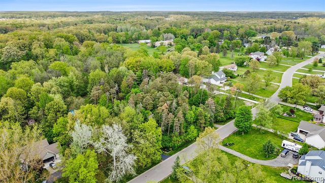 8450 Pineview Lake Drive, Linden, MI 48451