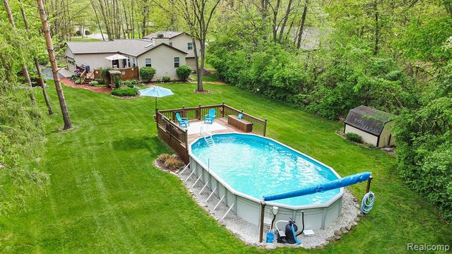 8450 Pineview Lake Drive, Linden, MI 48451