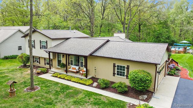 8450 Pineview Lake Drive, Linden, MI 48451