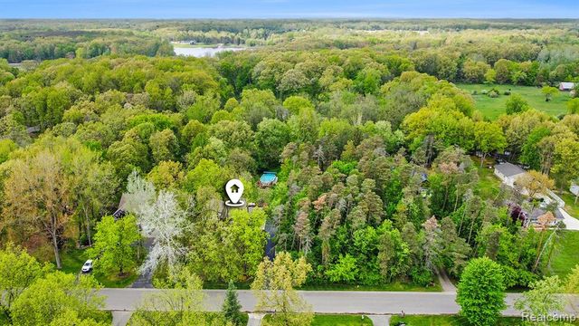8450 Pineview Lake Drive, Linden, MI 48451