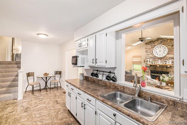 8450 Pineview Lake Drive, Linden, MI 48451