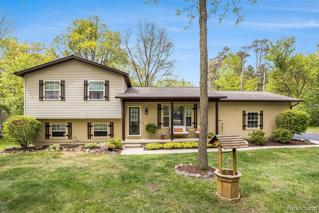 8450 Pineview Lake Drive, Linden, MI 48451
