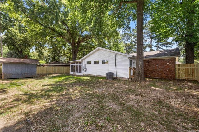 1008 N Jp Wright Loop Road, Jacksonville, AR 72076