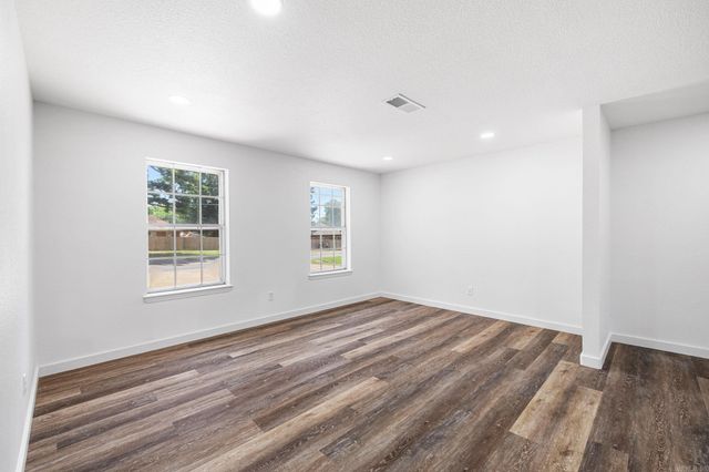 1008 N Jp Wright Loop Road, Jacksonville, AR 72076