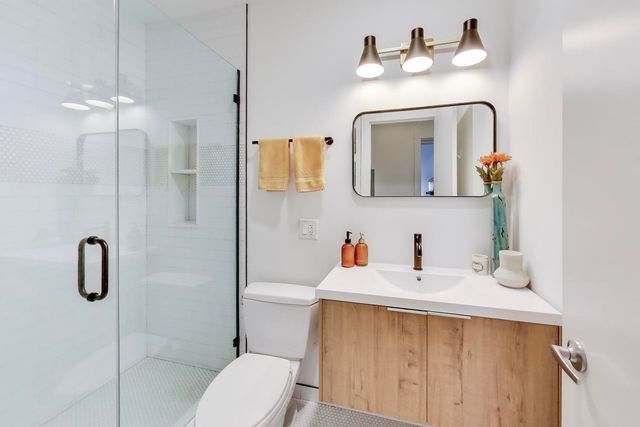 4410 N Troy Street 301, Chicago, IL 60625