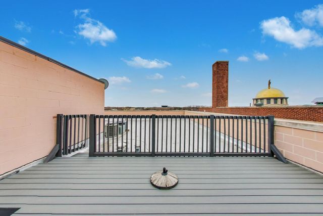 4410 N Troy Street 301, Chicago, IL 60625