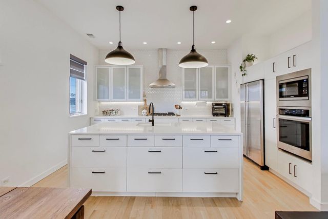 4410 N Troy Street 301, Chicago, IL 60625