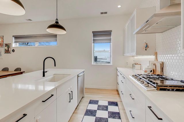 4410 N Troy Street 301, Chicago, IL 60625