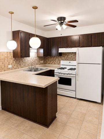 5733 W 103rd Street 2W, Oak Lawn, IL 60453