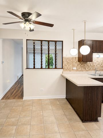 5733 W 103rd Street 2W, Oak Lawn, IL 60453