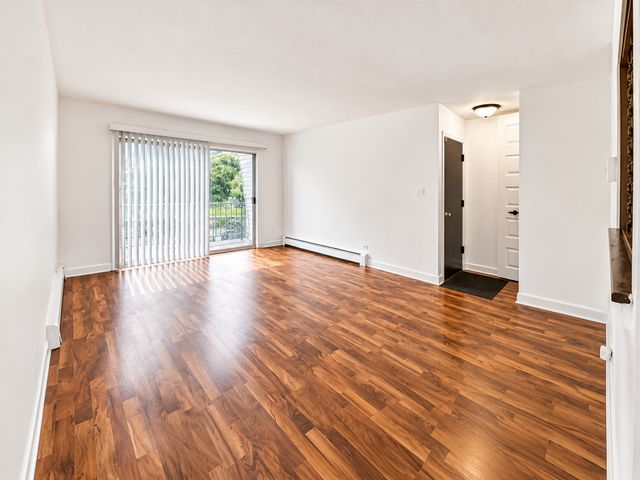 5733 W 103rd Street 2W, Oak Lawn, IL 60453