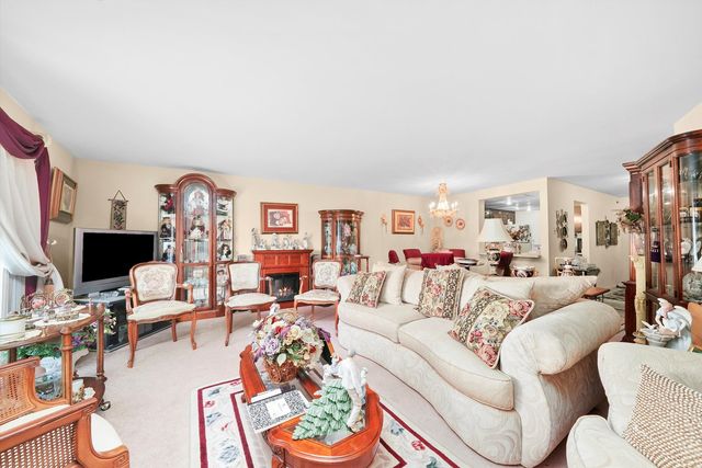 3900 W 95th Street 304, Evergreen Park, IL 60805