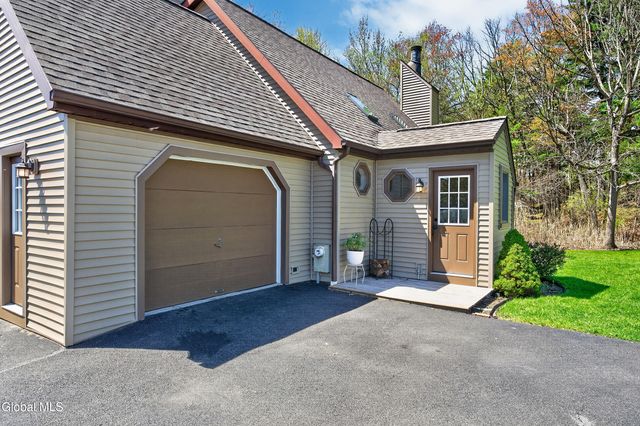 205 Schoolhouse Road, Guilderland, NY 12203