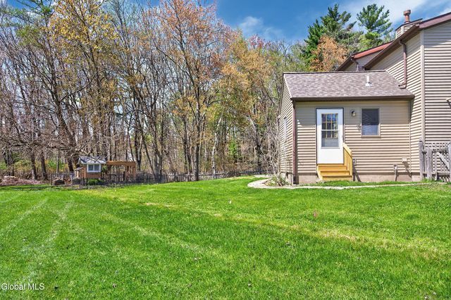 205 Schoolhouse Road, Guilderland, NY 12203