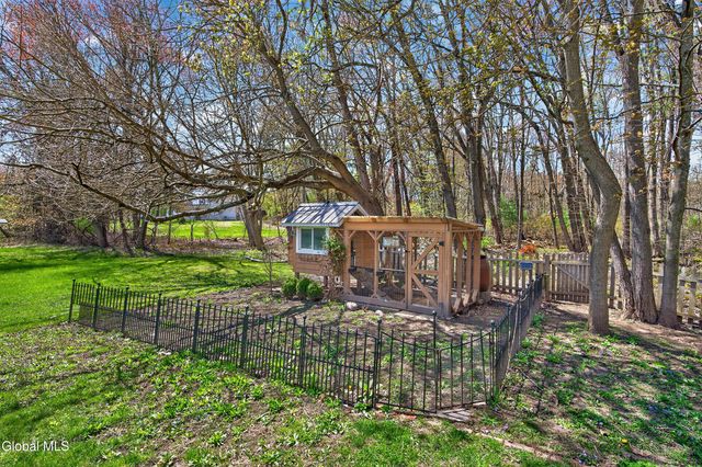 205 Schoolhouse Road, Guilderland, NY 12203