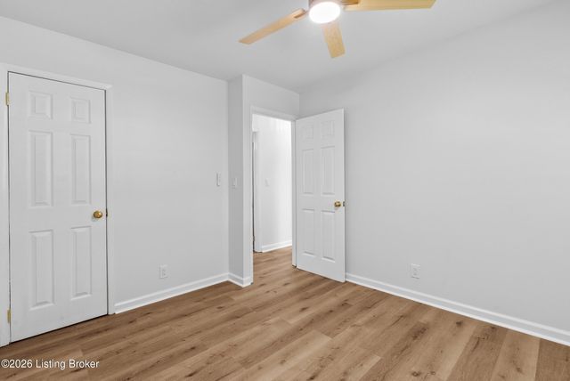 9715 Titan Dr, Louisville, KY 40229