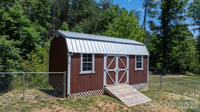1262 Reid Court, Lenoir, NC 28645