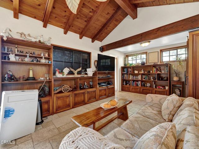 9701 La Canada Way, Los Angeles, CA 91040