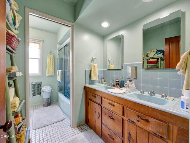 9701 La Canada Way, Los Angeles, CA 91040