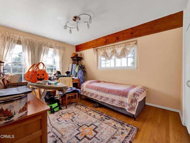 9701 La Canada Way, Los Angeles, CA 91040