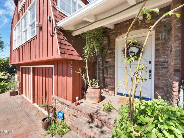 9701 La Canada Way, Los Angeles, CA 91040