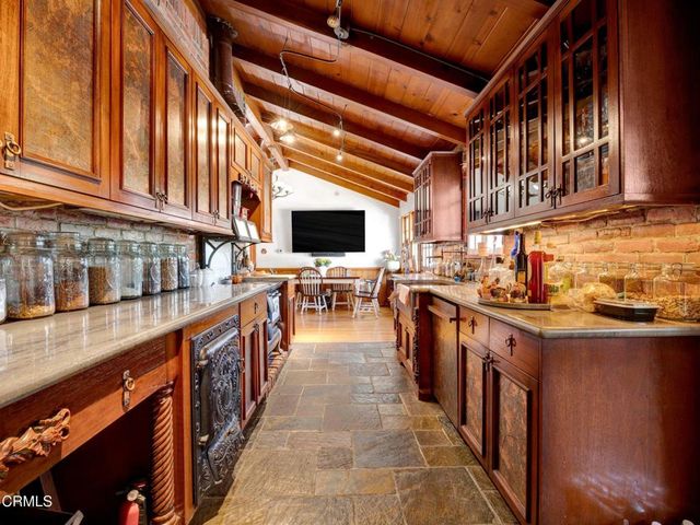 9701 La Canada Way, Los Angeles, CA 91040