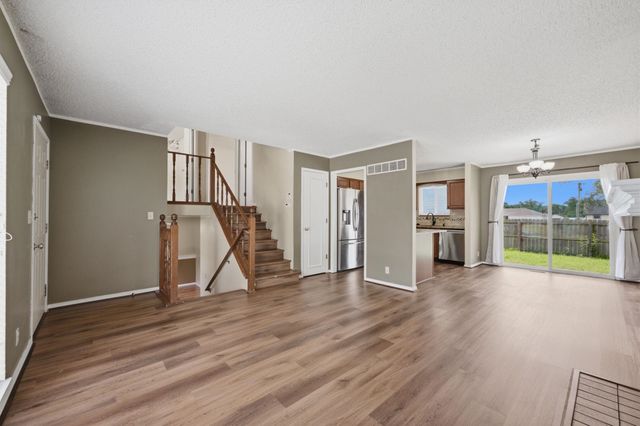 435 E Campus St, Wichita, KS 67216