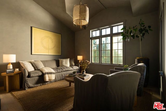 664 Elkins Road, Los Angeles, CA 90049
