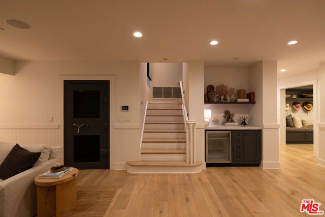 664 Elkins Road, Los Angeles, CA 90049