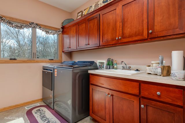21163 S Wooded Cove Drive, Elwood, IL 60421